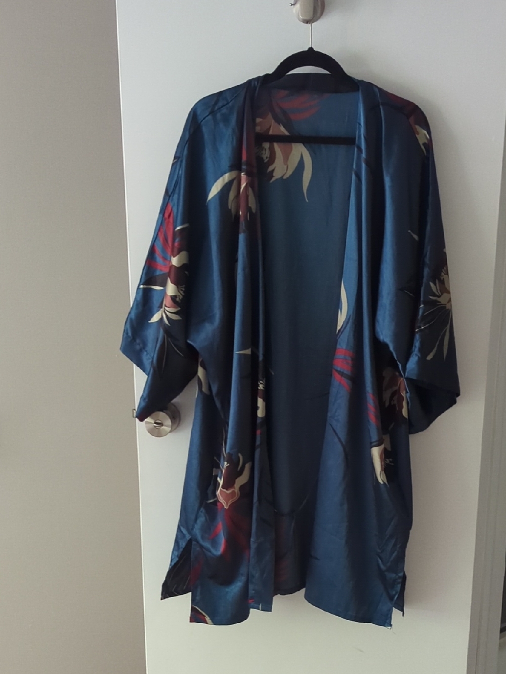 Kim-Ono Plus-Size Short Satin Kimono in Floral Print